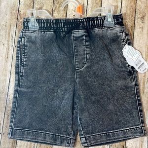 Size 6/7 wonder nation boys shorts.